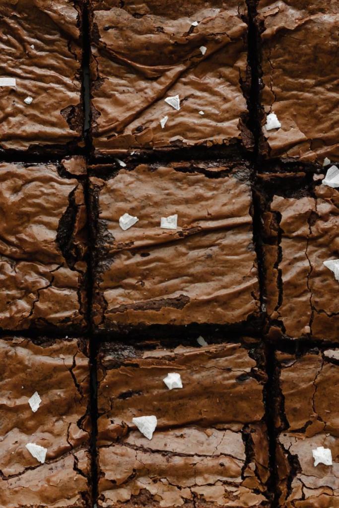flat lay close up of the sliced fudge brownies