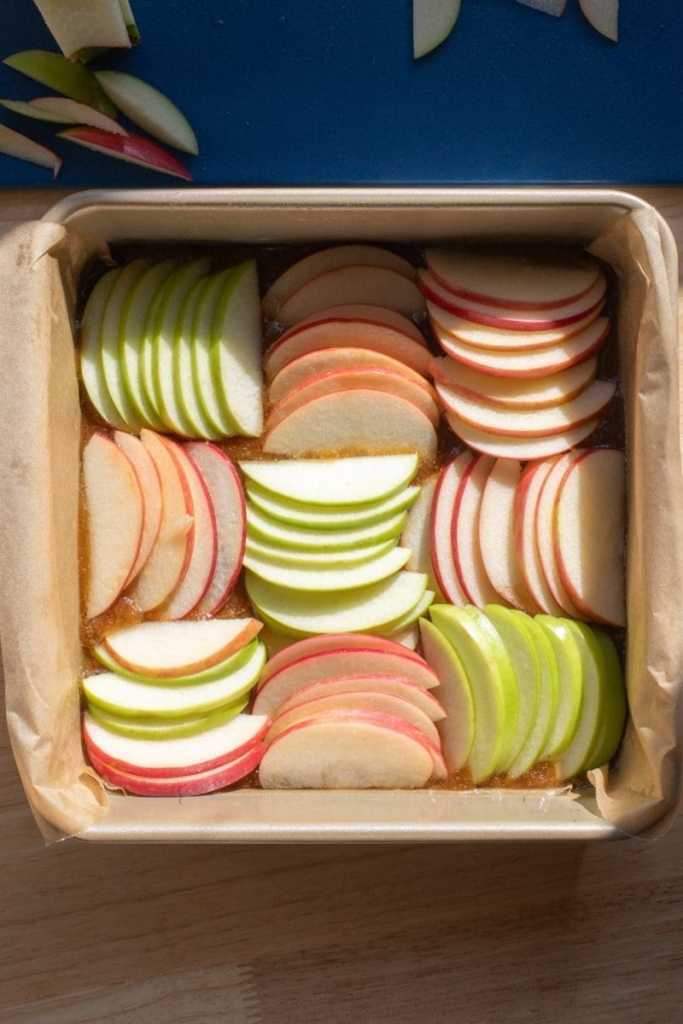 The apples arranged in a square pan.