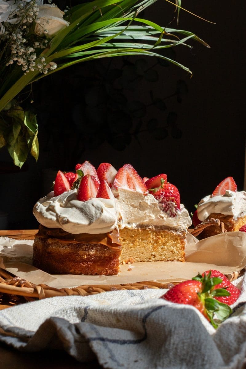 Cross section of the dulce de leche strawberry shortcake.