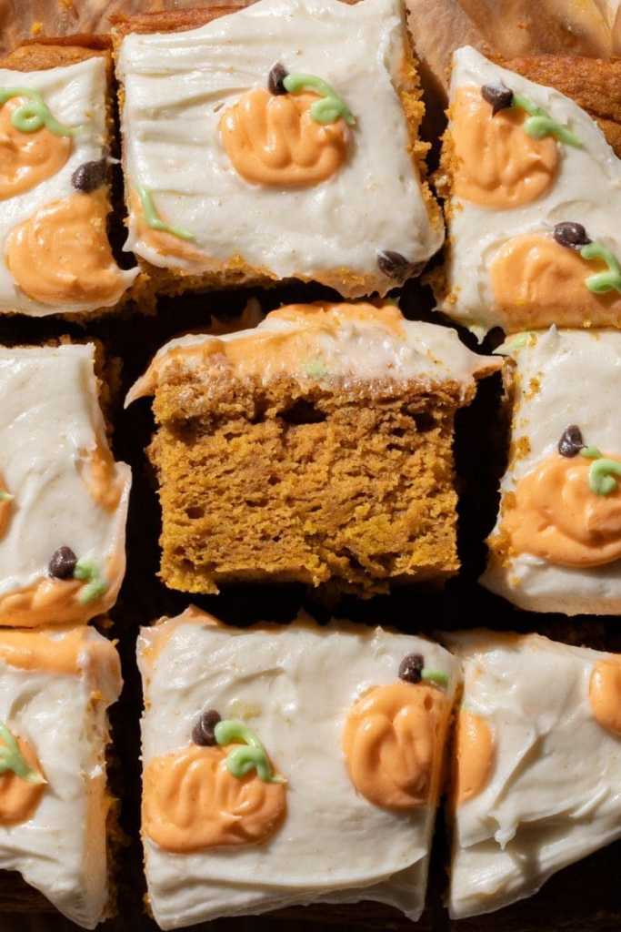 Cross section of the pumpkin spice sheet cake.