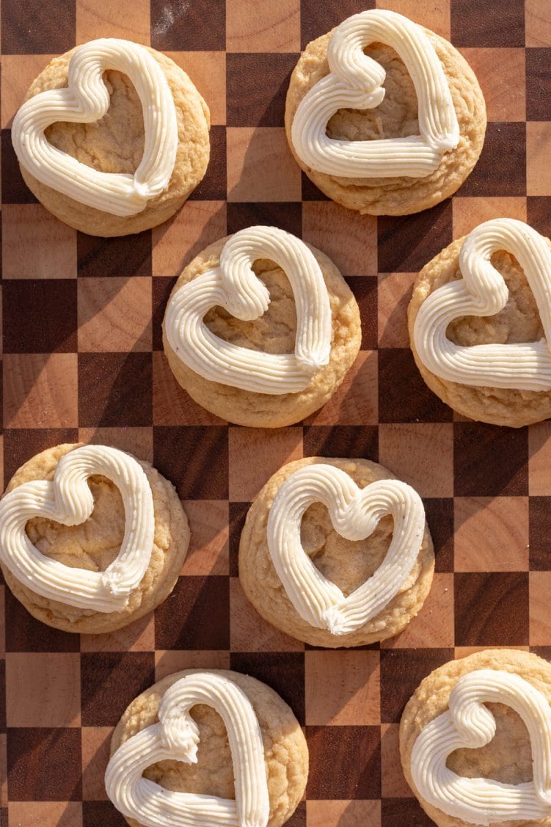 The buttercream piped on to the cookies.