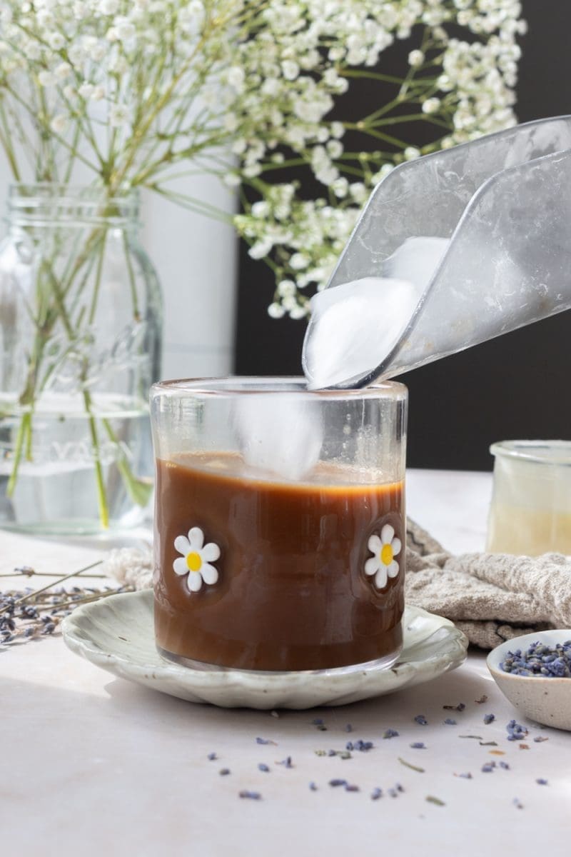 Pouring ice into the cup.