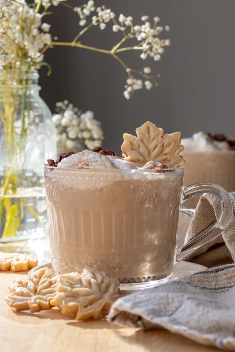 Close up of the toasted pecan maple latte.