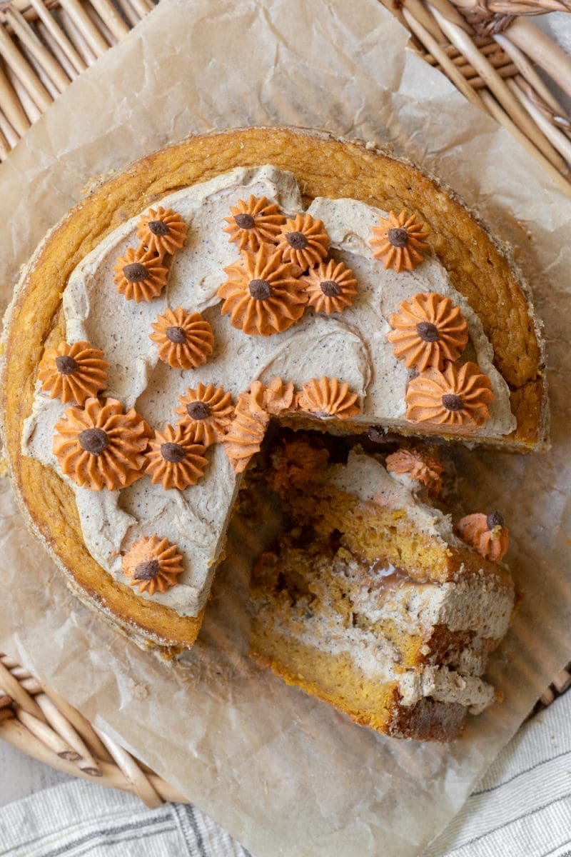 Top view of the caramel pumpkin spice latte cake.