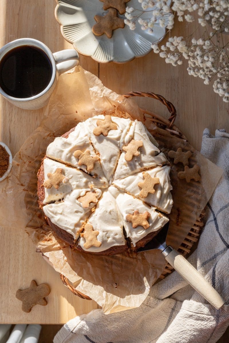 The sliced gingerbread latte cake on a serving tray.