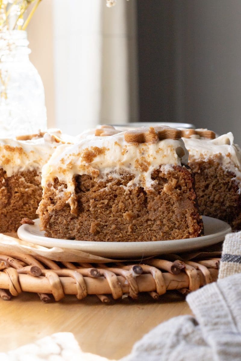Close up of a slice of the gingerbread latte cake.