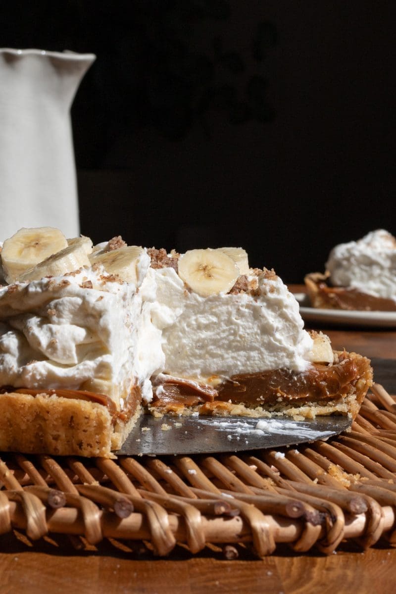 Close up cross section of the salted hazelnut banoffee pie.