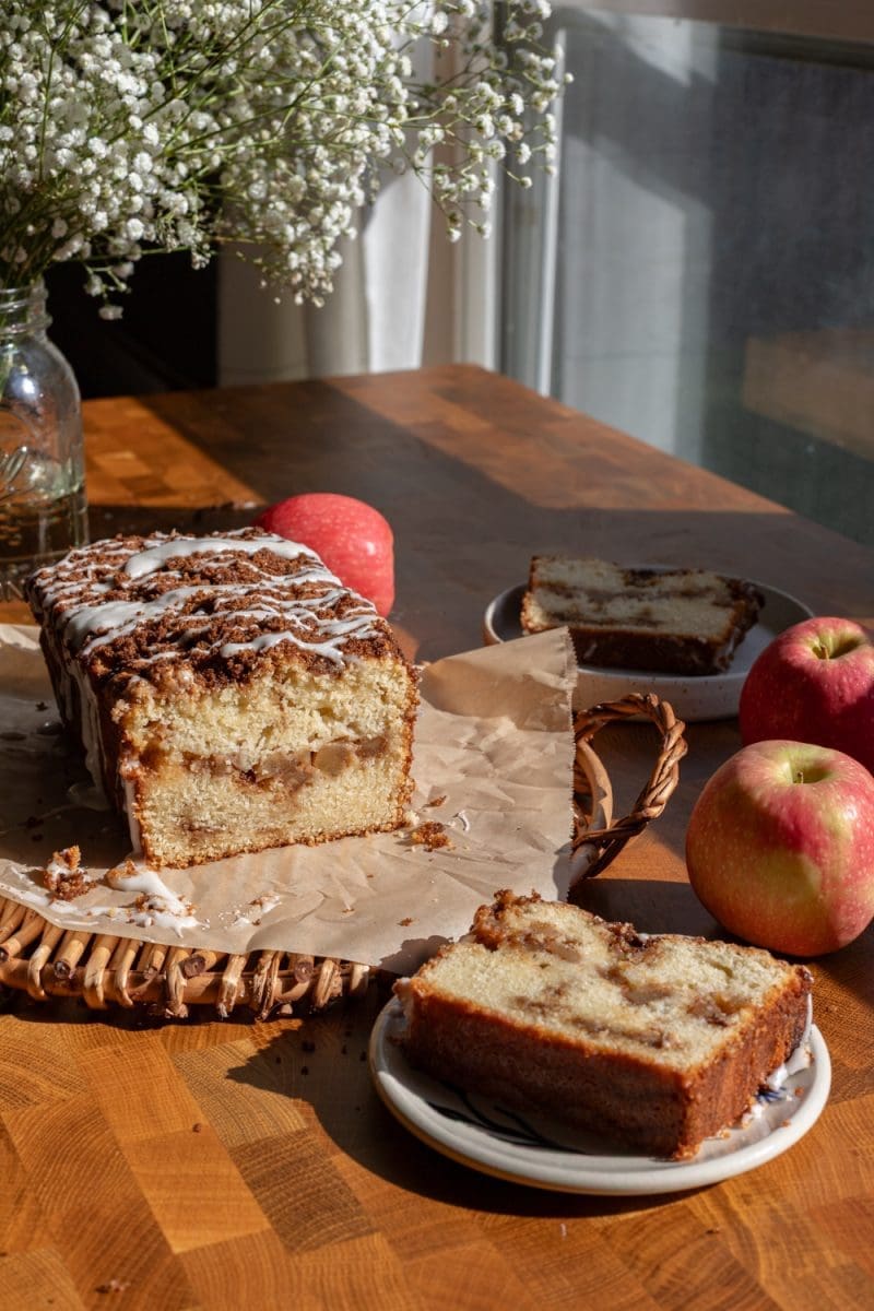The apple fritter bread on a serving tray.